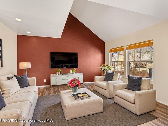 4th image of 721 Pine Ct