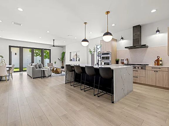 2nd image of 101 E Euclid Ave #2