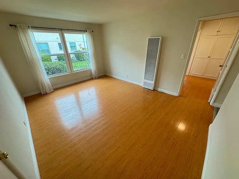835 Bay St #1 — Photo 15