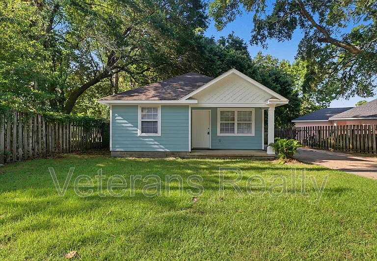 3001 Lamont Rd — Photo 2