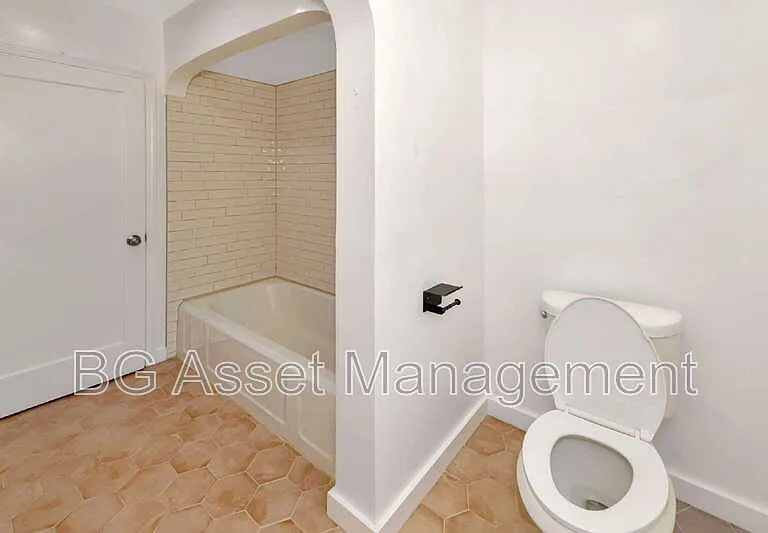 2801 Sabral Cir — Photo 9