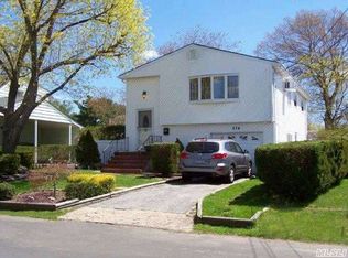 276 Sherbrooke Rd, Lindenhurst, NY 11757