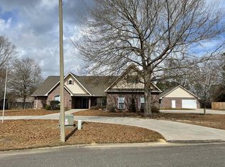 9000 Twin Oaks Ct, Picayune, MS 39466