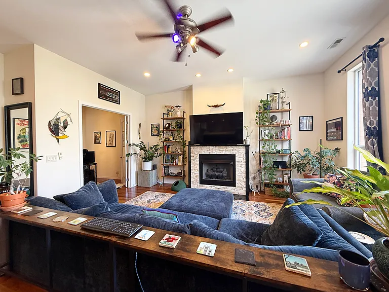 1731 N Western Ave #3 — Photo 3