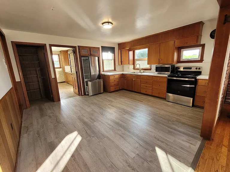 331 Newport Rd — Photo 2