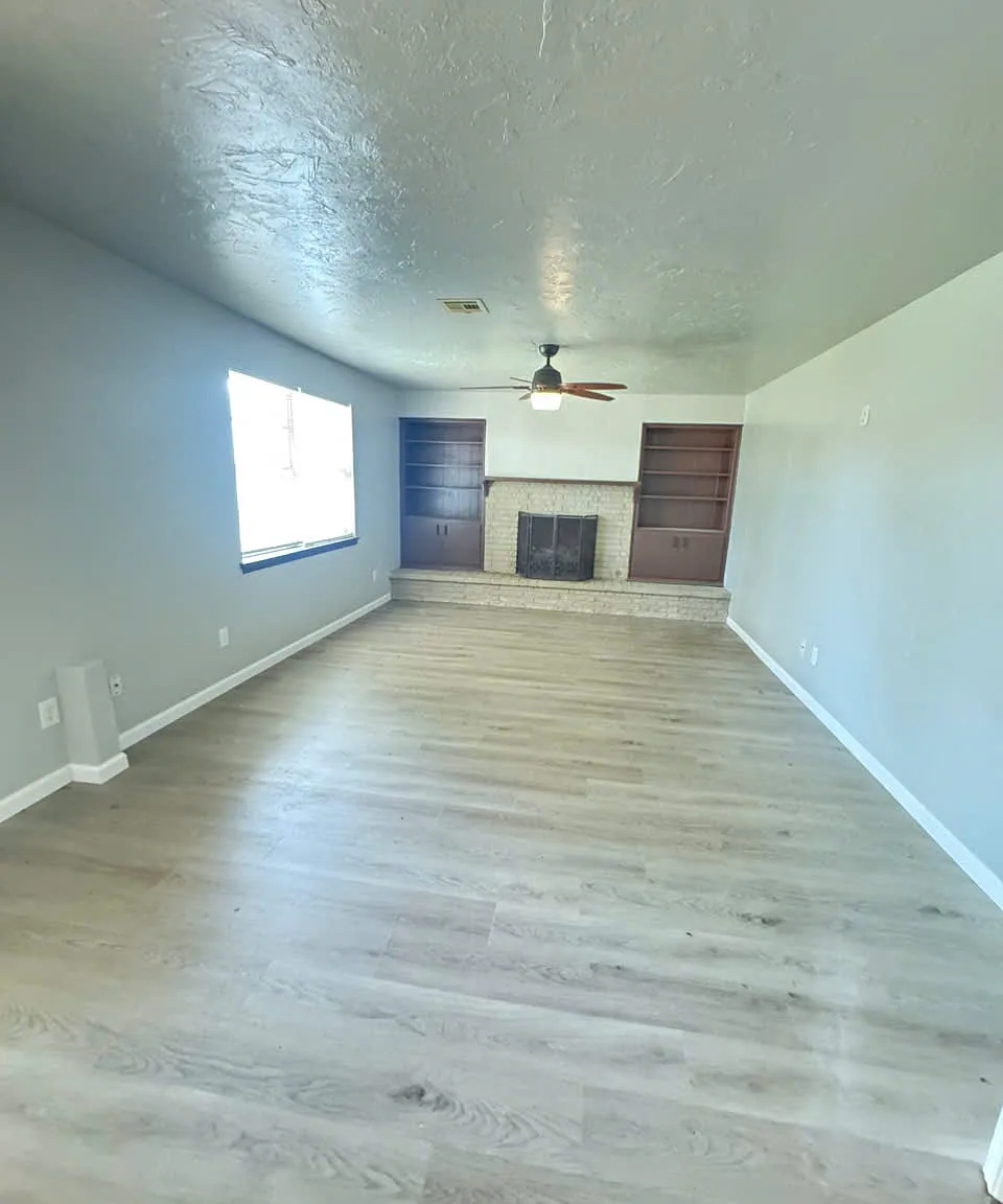 4708 Woodview Dr — Photo 3