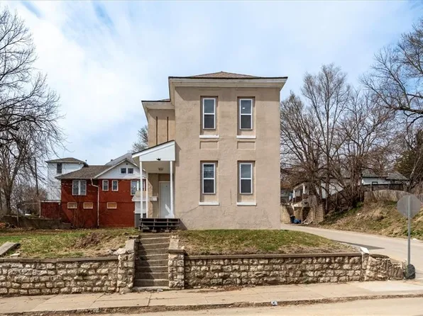 722 Mount Mora Rd, Saint Joseph, MO 64501
