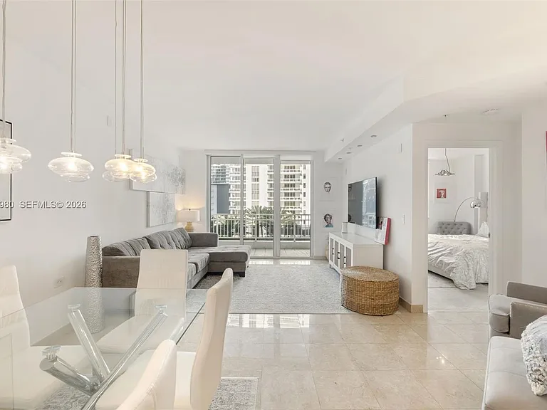 801 Brickell Key Blvd #806 — Photo 6