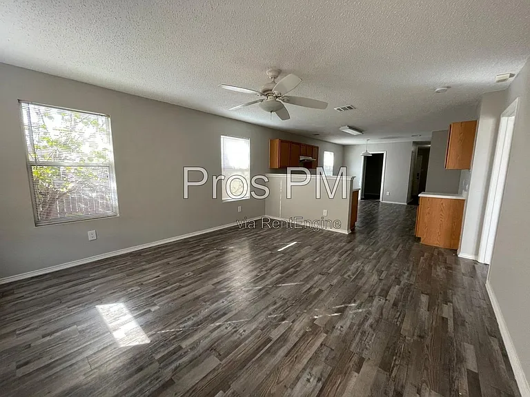 5013 Waterford Dr — Photo 2