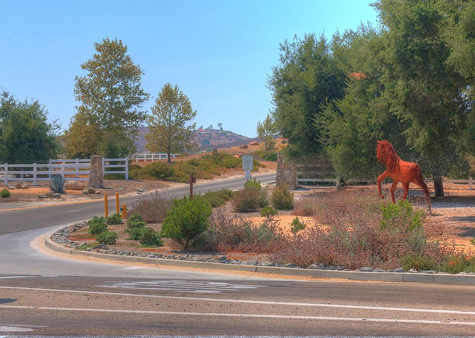 Exclusive La Cresta HOA