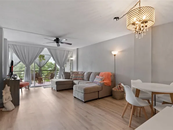 103 Royal Park Drive #E3, Oakland Park, FL 33309