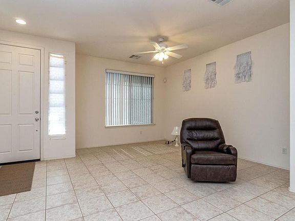 Living Area/Entry