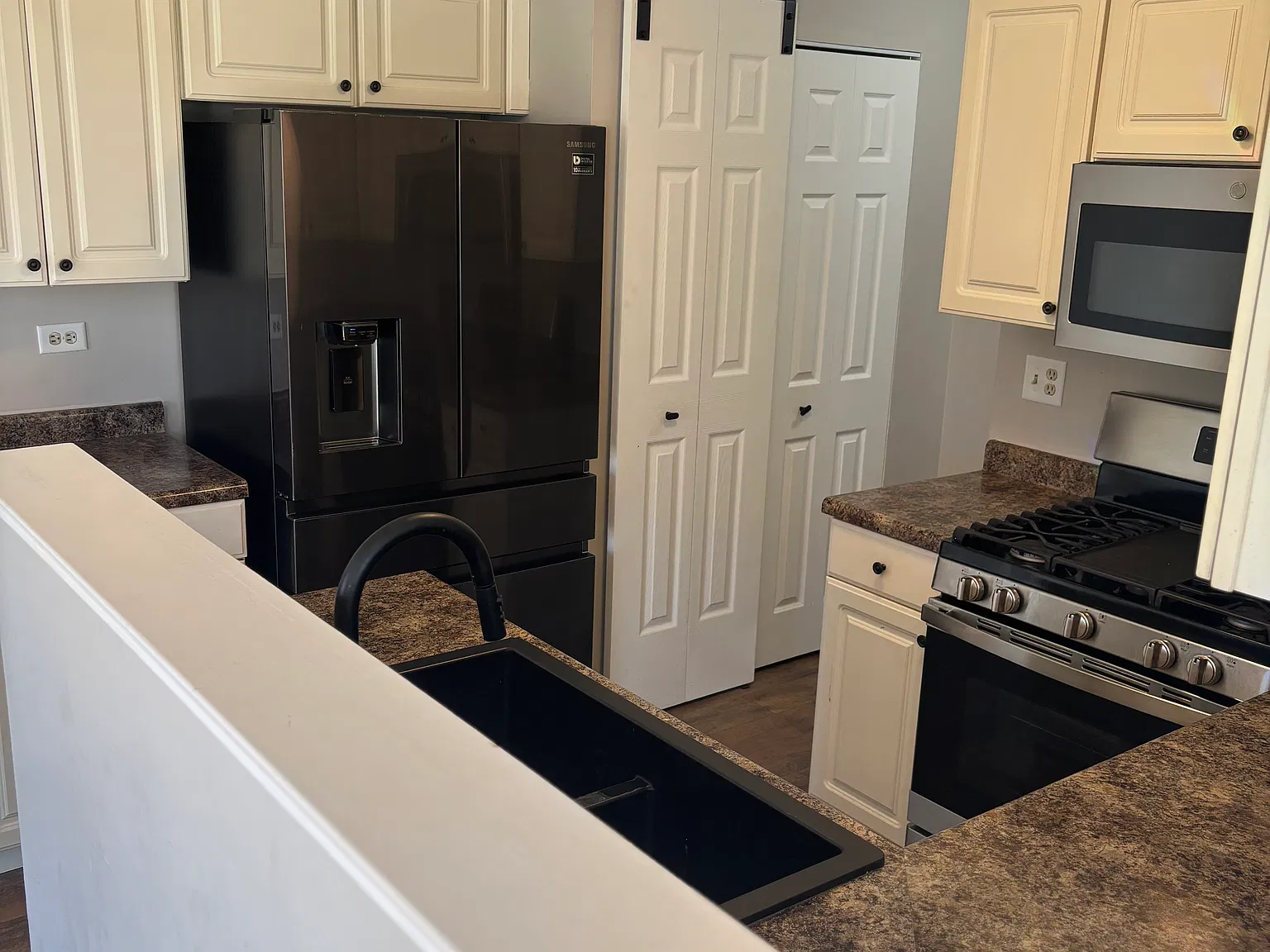 2 bed, 1.5 bath, 1100 sqft, $2,500 — Photo 3