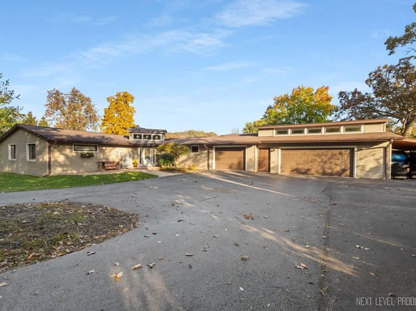 3S757 North Dr, Sugar Grove, IL 60554