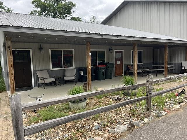 1st image of 10012 Strawberry Lake Rd