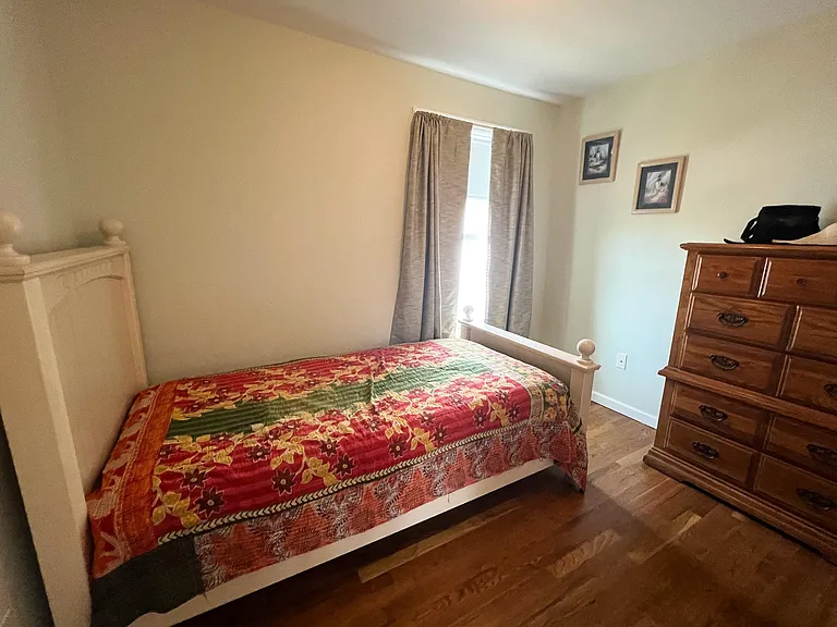 754 E Broadway — Photo 10