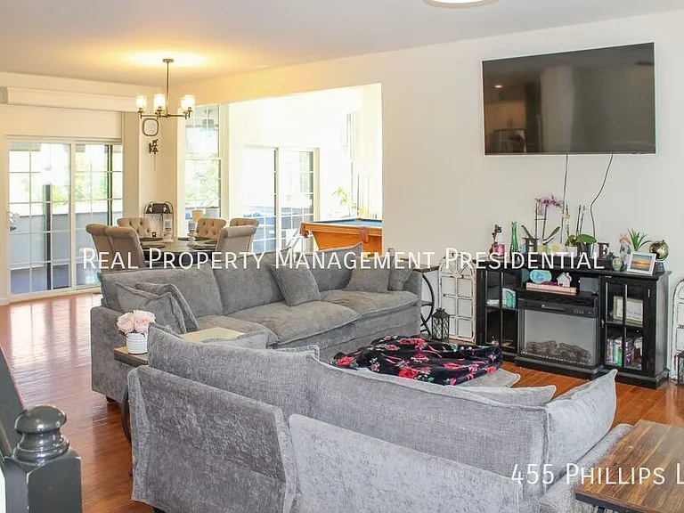 455 Phillips Ln — Photo 3