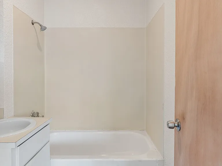 215 E 1st St #205 — Photo 6