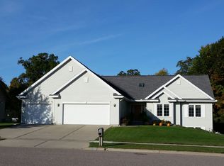 433 Eastridge Dr, Reedsburg, WI 53959