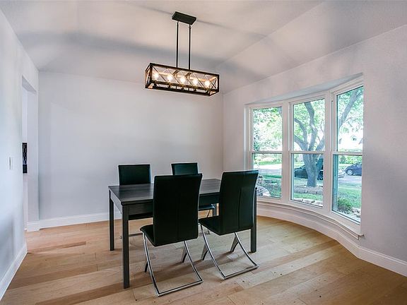 4th image of 2828 Meadowbrook Dr
