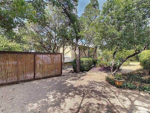 Driveway to house
