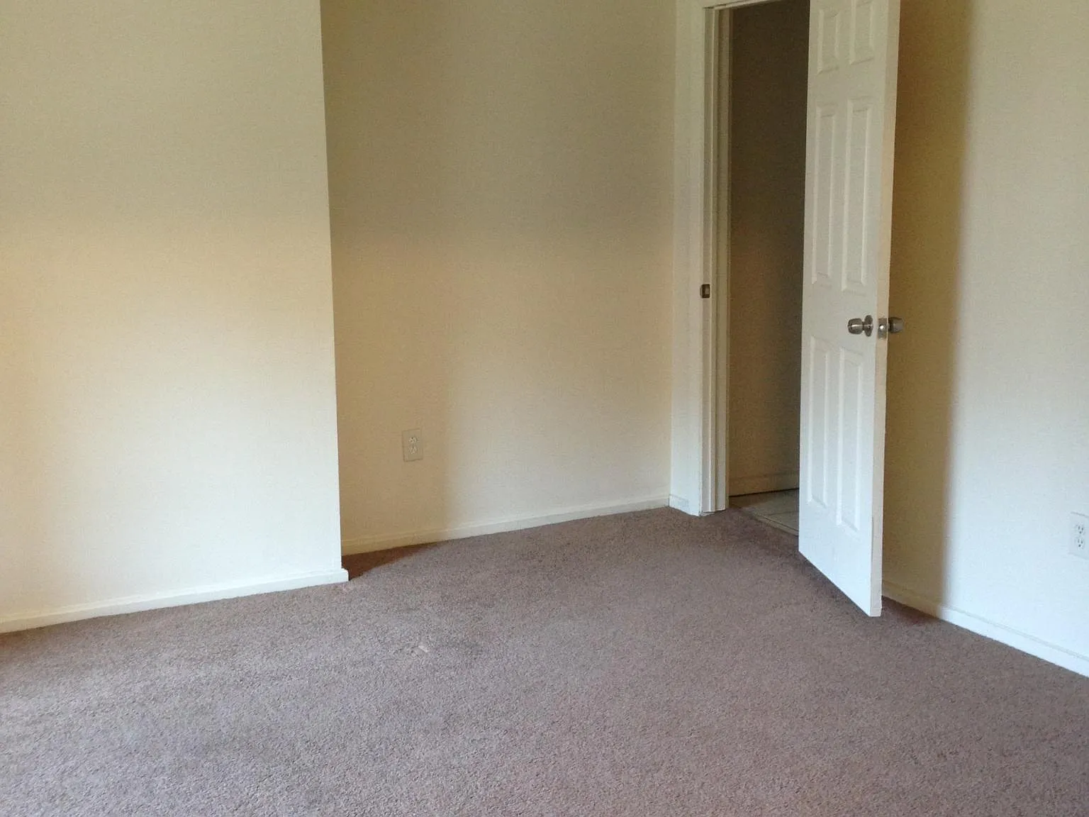 2 bed, 900 sqft, $650 — Photo 4