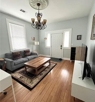 2nd image of 3035 Taylor St