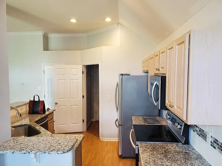 8523 Oak Xing — Photo 10