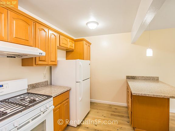 3rd image of 726 Oak St APT 204