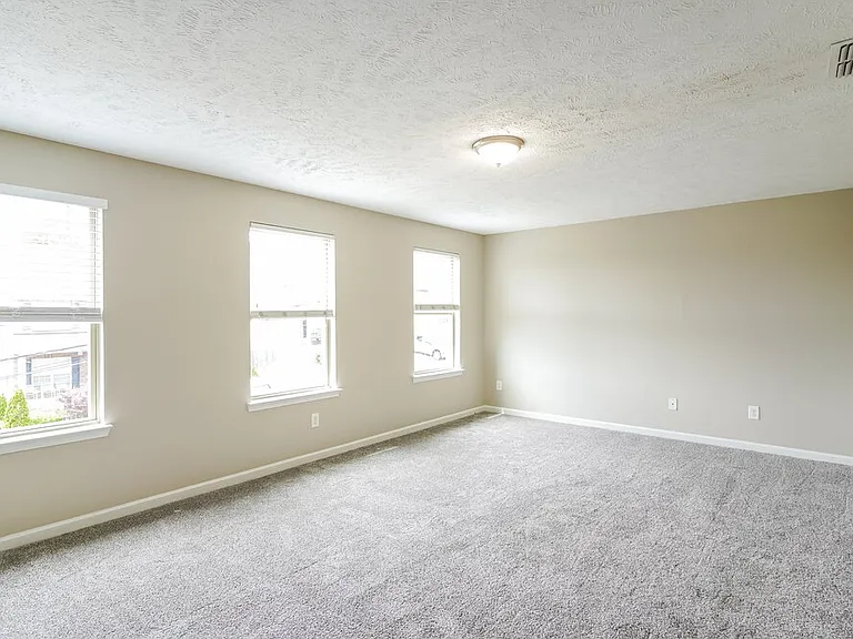 1096 Shire Dr — Photo 11
