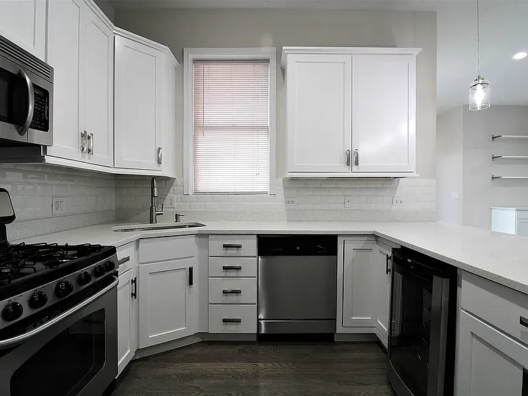 Elston — Photo 48