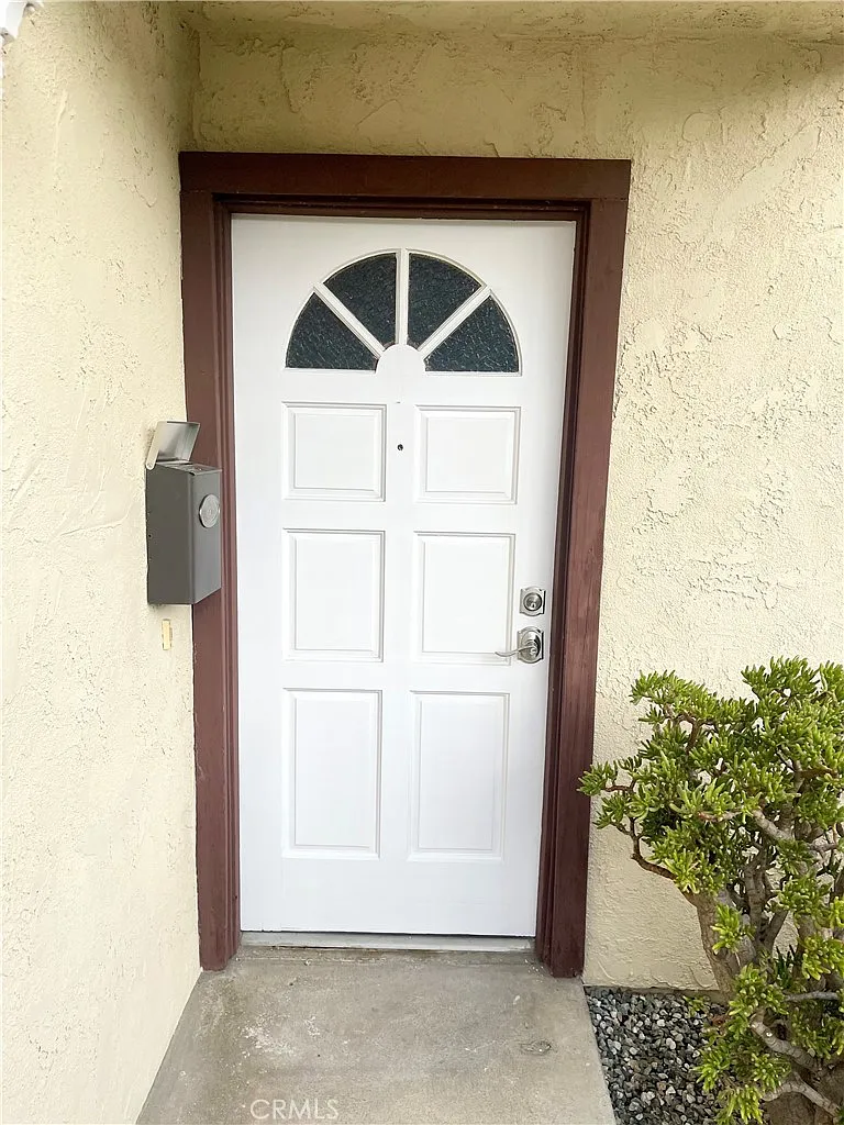 3 bed, 2.5 bath, 1848 sqft, $4,200 — Photo 2
