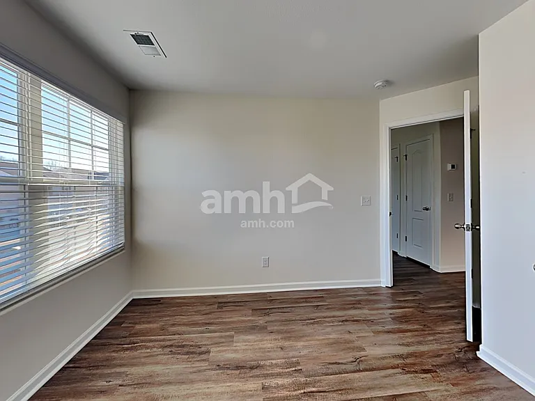 2054 Southlea Dr — Photo 16