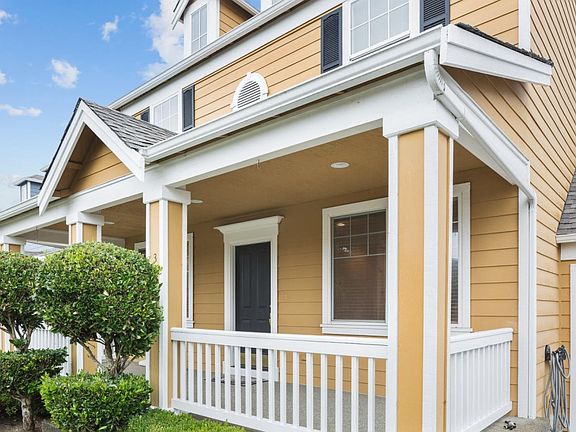 3rd image of 3204 Maplewood Cir NE