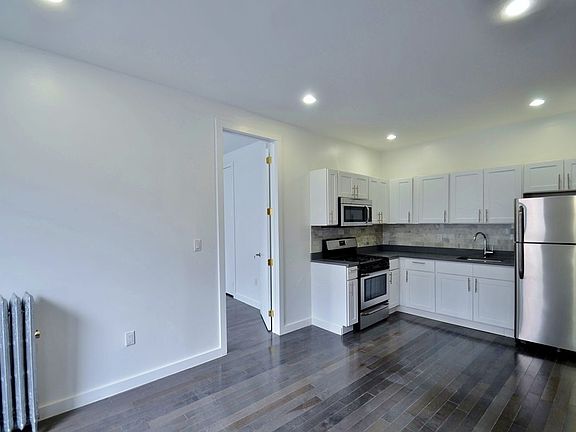 5th image of 974 St Nicholas Ave APT 2D