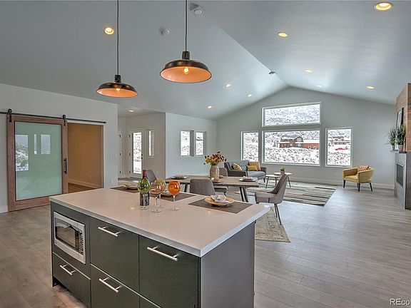 5th image of 951 Hidden Valley Dr
