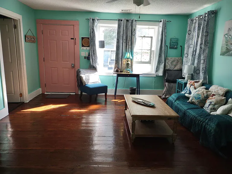 2118 Mosley St — Photo 3