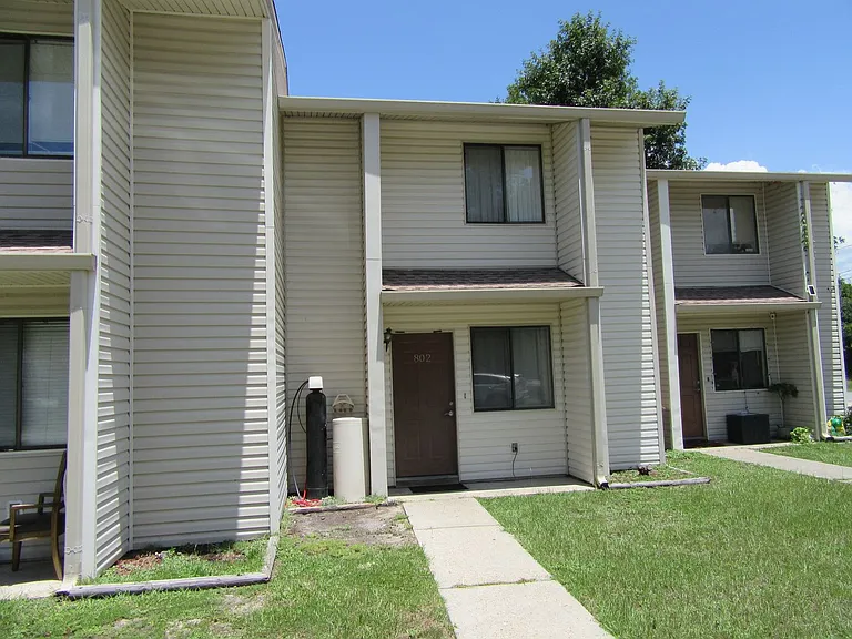 802 West St — Photo 2