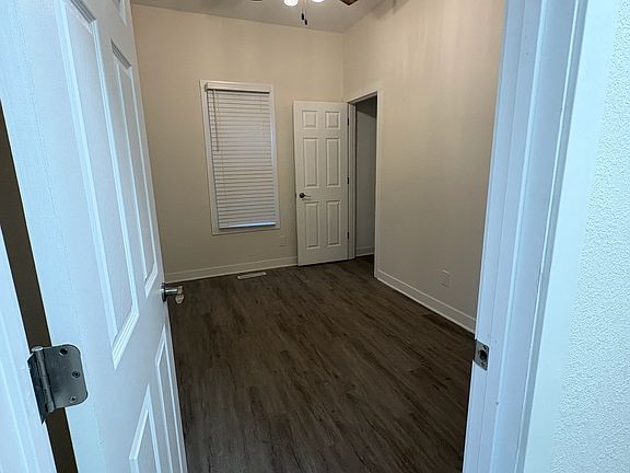 4th image of 400 E Meinecke Ave #402