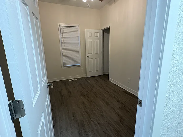 400 E Meinecke Ave #402 — Photo 4