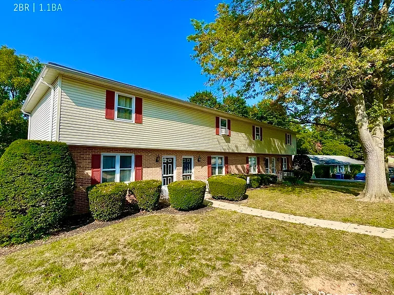 Oak Manor Dr — Photo 102