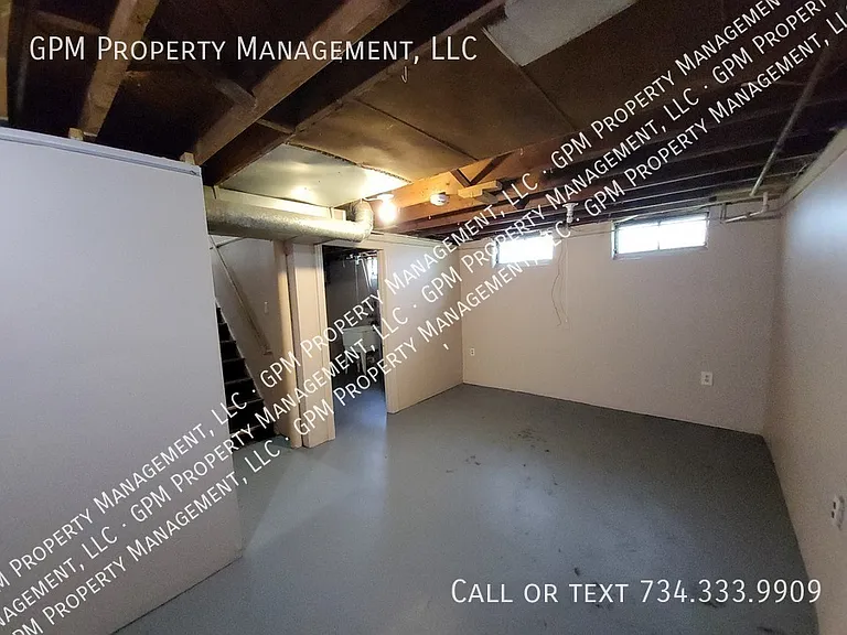 2745 Margaret St — Photo 14