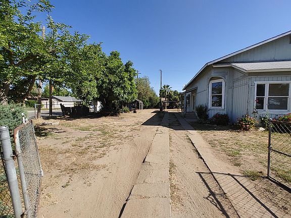 3rd image of 472 W Petunia Street