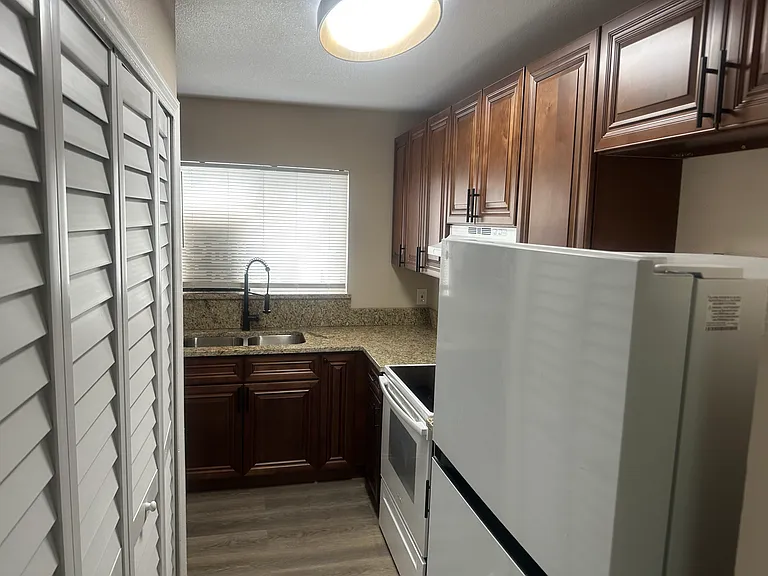 135 Jones Ln #A — Photo 4