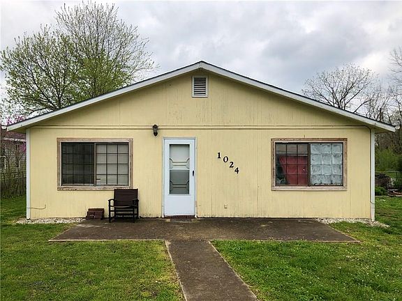 2nd image of 1024 N C St