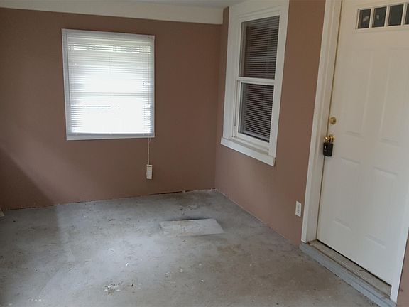 2nd image of 654 N Alton Ave