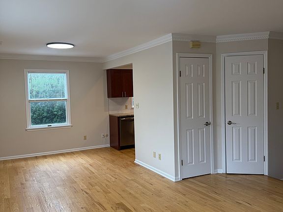 5th image of 124 Valley Rd APT B