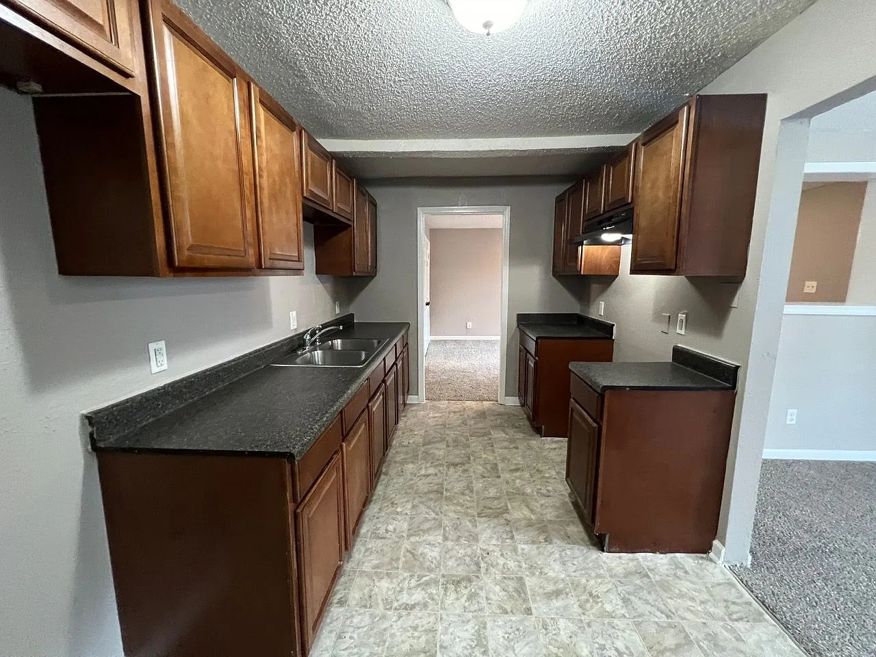 255 Glencoe Rd — Photo 3