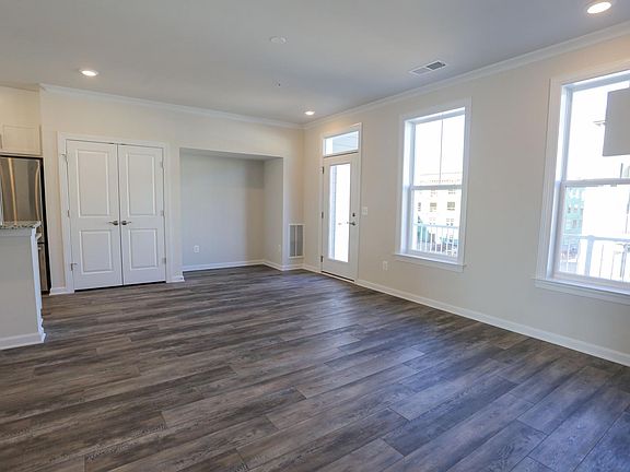 4th image of 45116 Kincora Dr #504