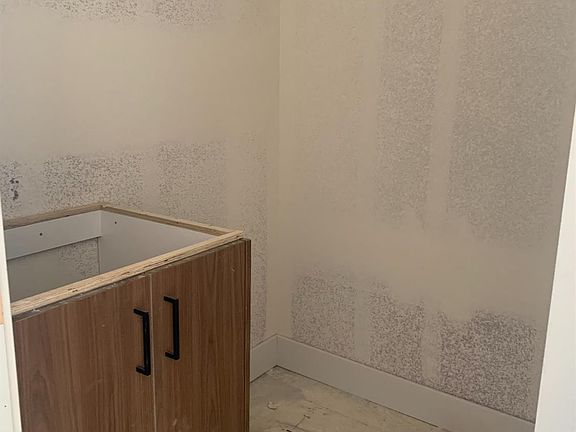 4th image of 210 Pinon St #18